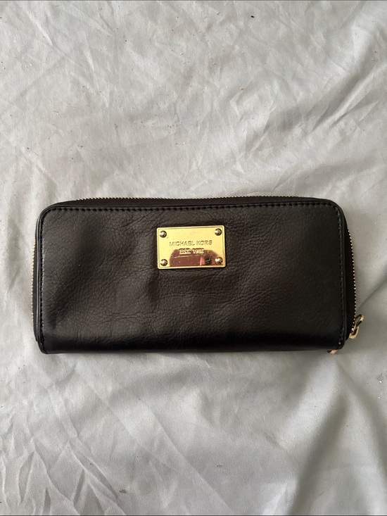 Michael Kors Accessories - Michael Kors Black Leather Zip Wallet with Gold Plaque